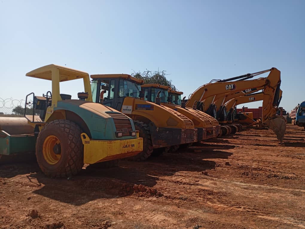 Heavy machinery for earthmoving works